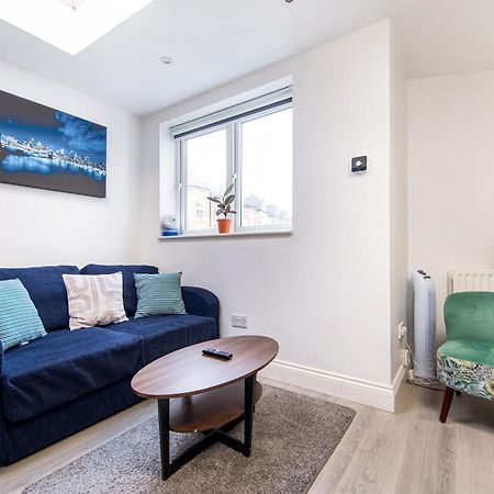 Cosy 1 Bed Apartment With Free Parking Close To Underground Station Zone 2 For Quick Access To Central London Up To 5 Guests Esterno foto